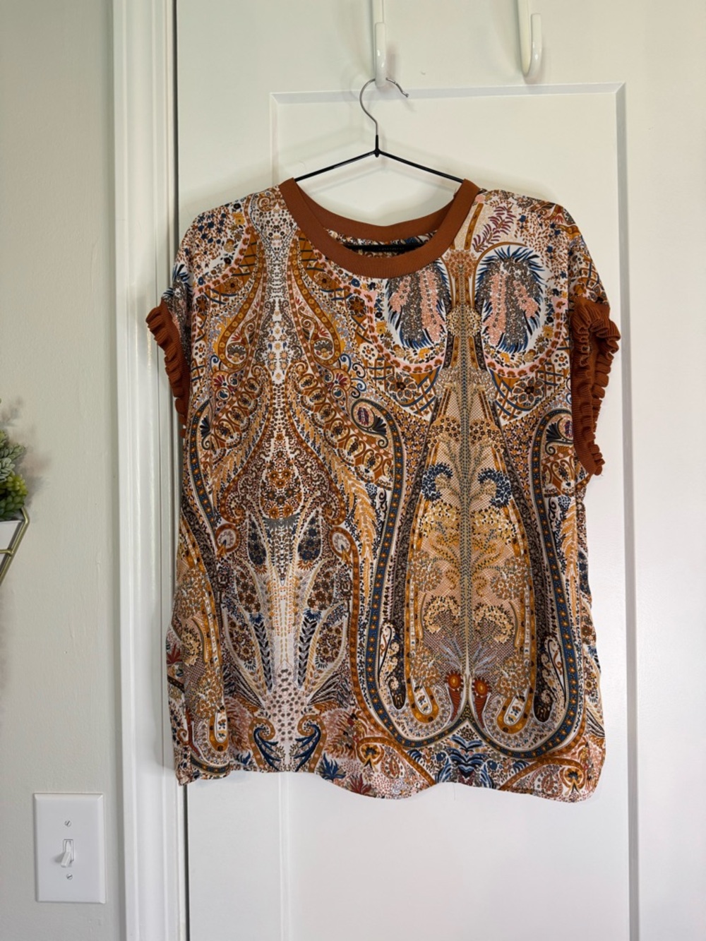 T. Tahari Rust Brown Paisley Top - Picture 6 of 6